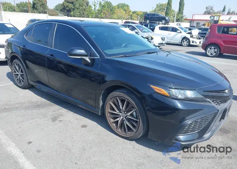2022 Toyota Camry Se z USA, uszkodzony, nr VIN 4T1G11AK1NU047972